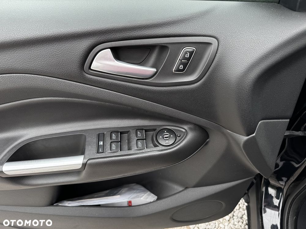 Ford Kuga 1.6 EcoBoost 2x4 Trend - 30