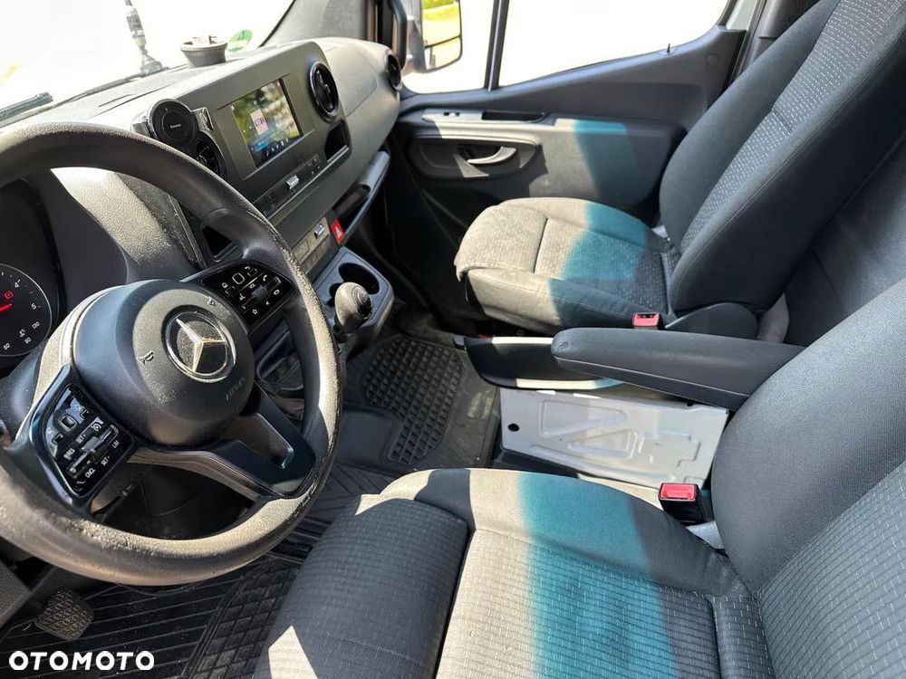Mercedes-Benz Sprinter - 4