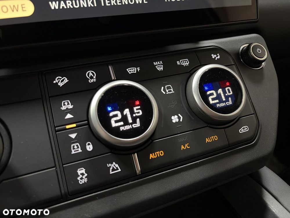 Land Rover Defender - 26