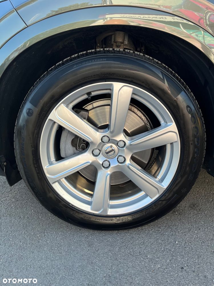 Volvo XC 90 - 9