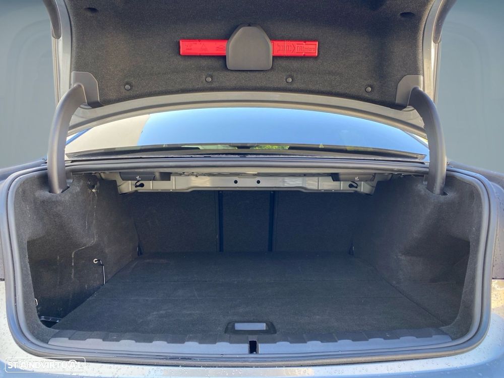 BMW 330 e Pack Desportivo M Auto - 19
