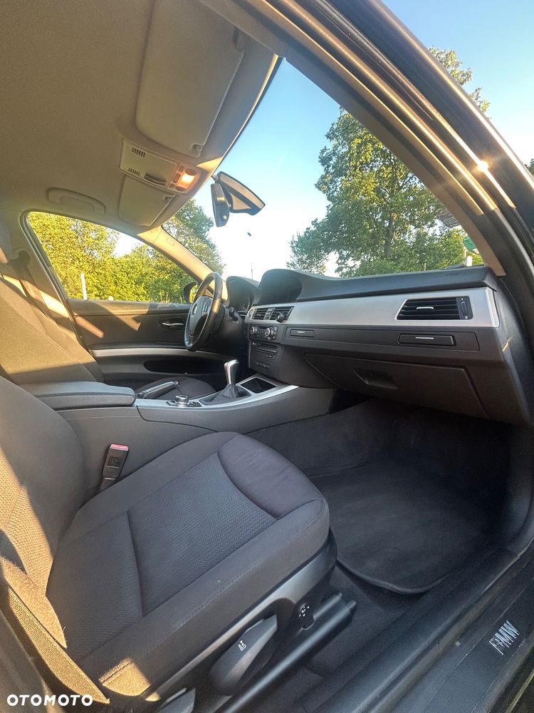BMW Seria 3 320d - 25
