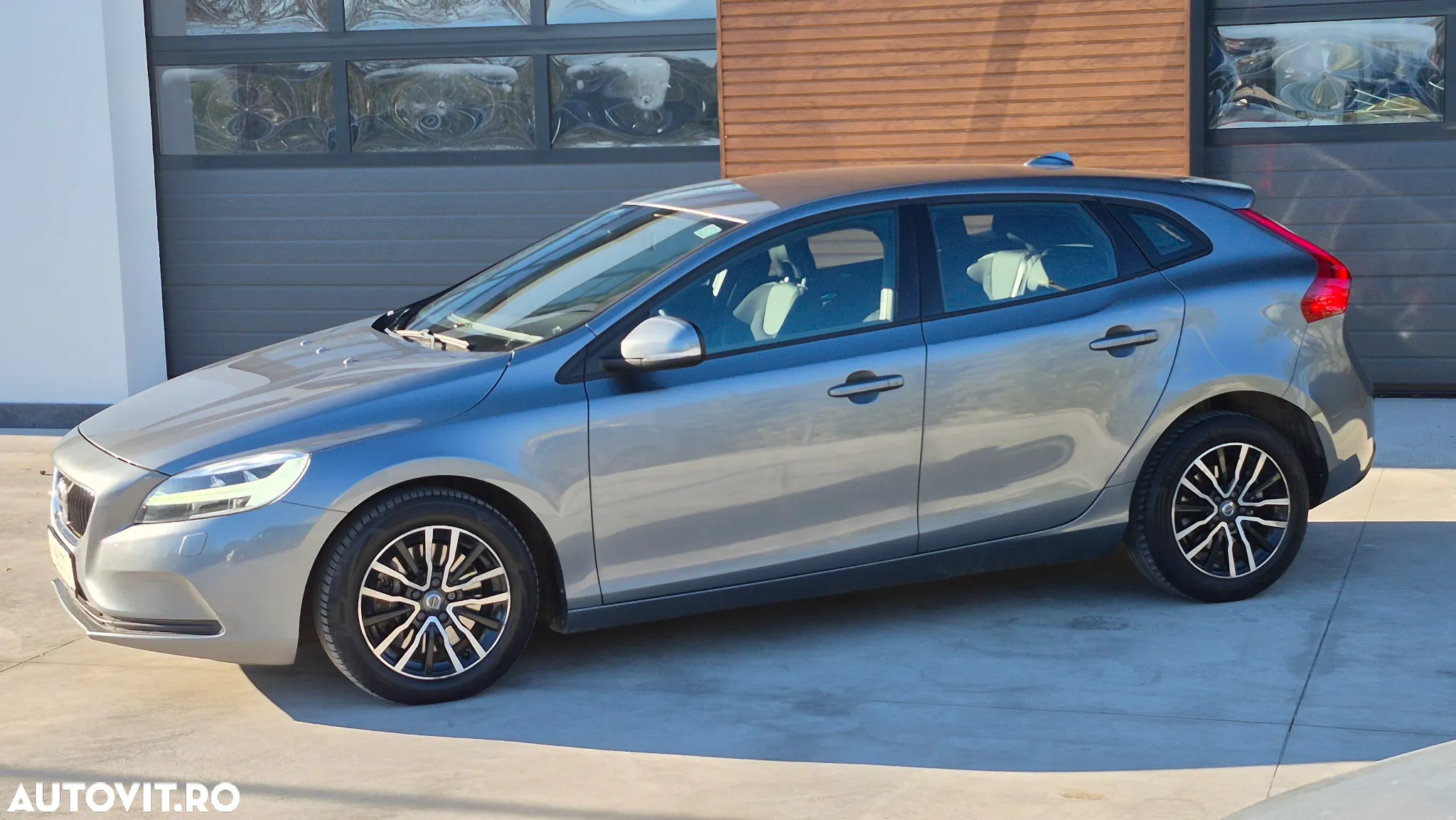 Volvo V40 D3 Aut. Summum - 19