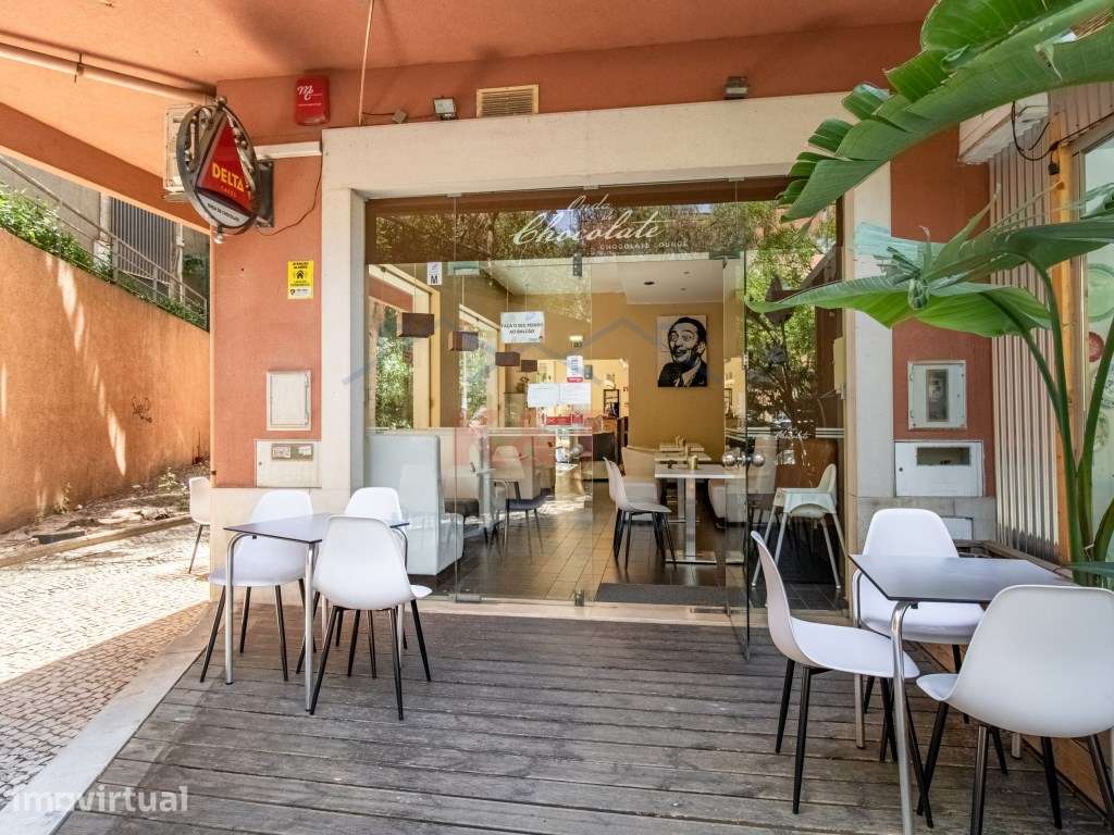Chocolataria e gelataria com boa esplanada - Grande imagem: 2/18