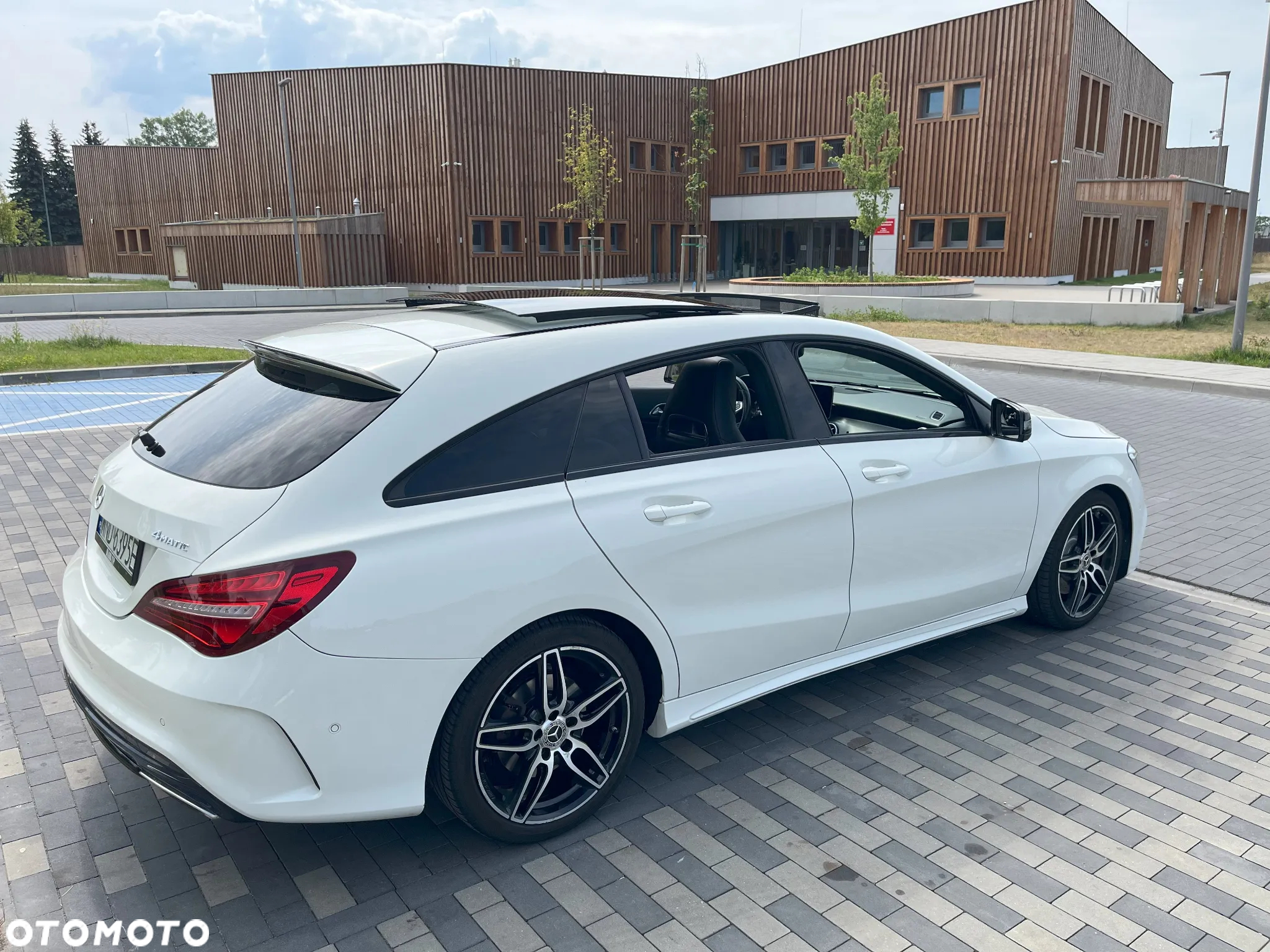 Mercedes-Benz CLA 220 4-Matic AMG Line - 22
