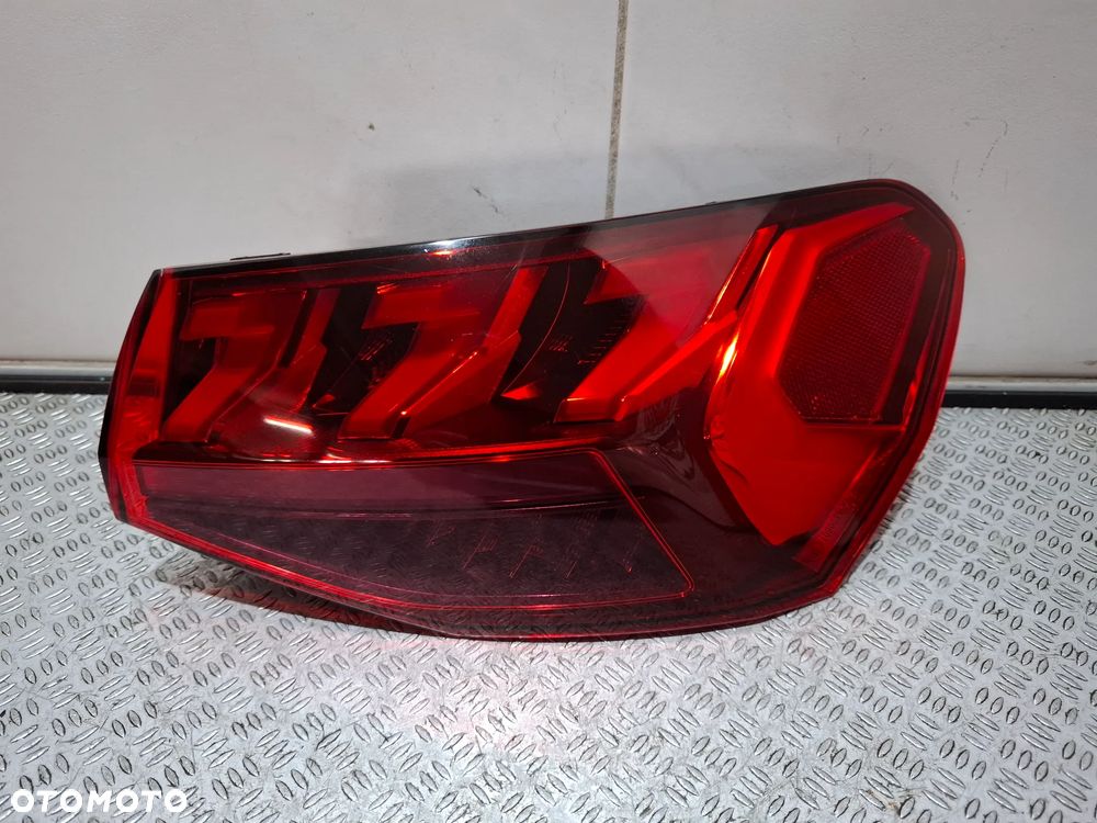 Lampa LED w błotnik prawy tył Audi A3 (sedan)  R 2022 nr 8Y0945208 - 1