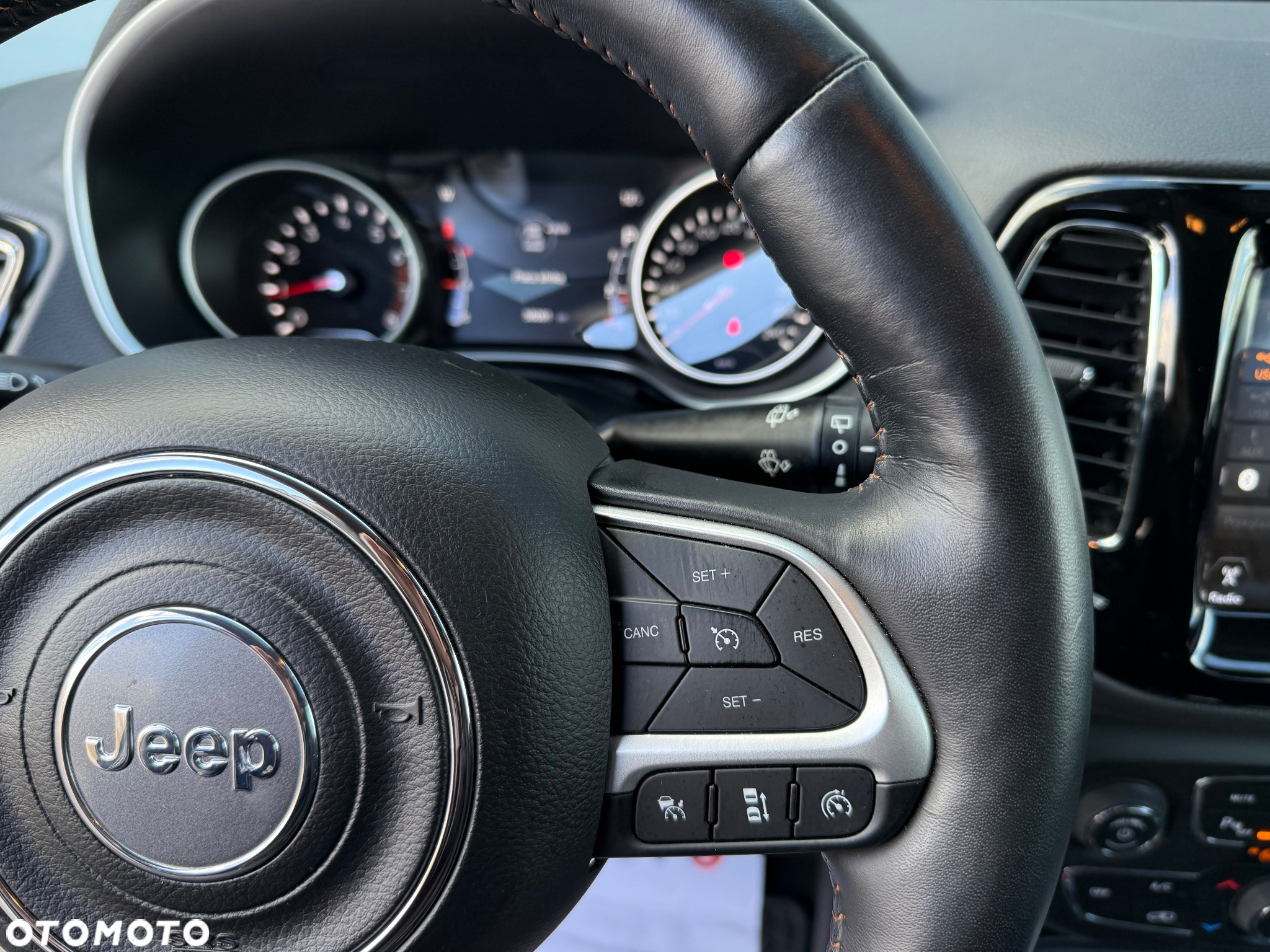 Jeep Compass - 24