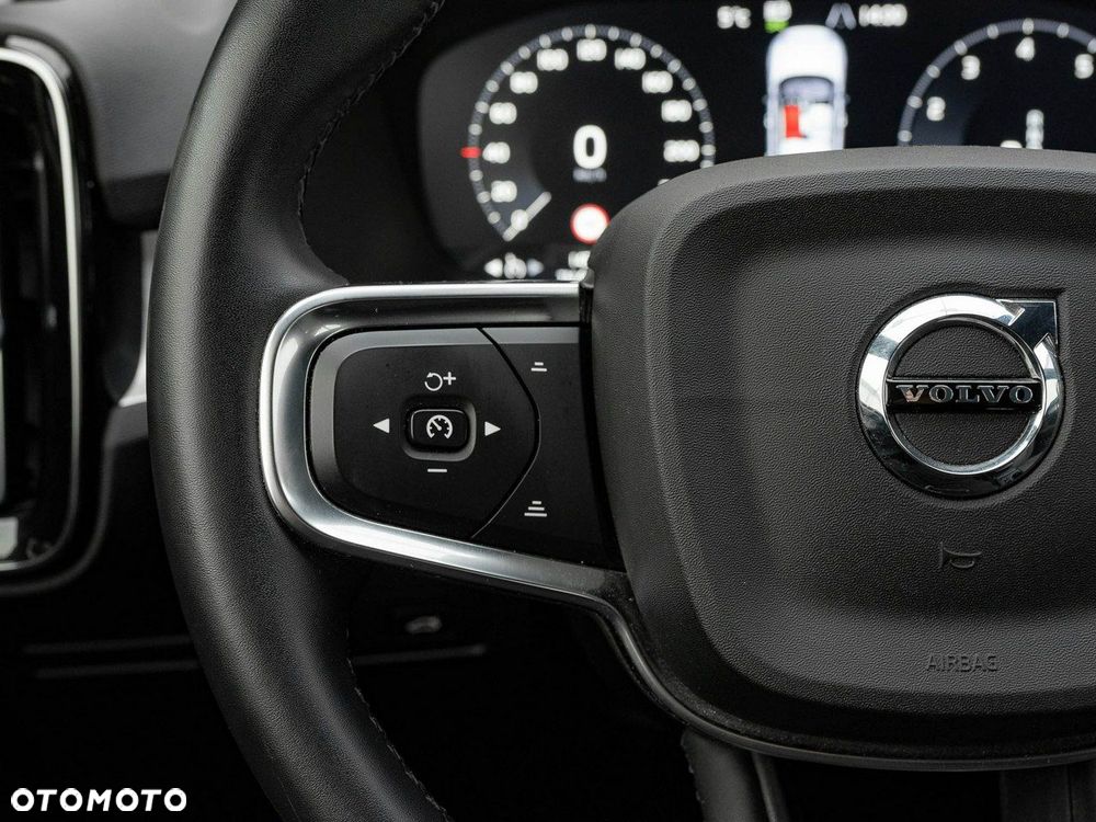 Volvo XC 40 T3 Momentum Pro - 17