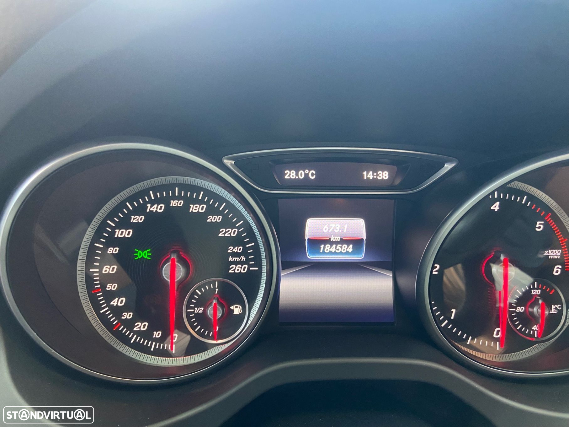 Mercedes-Benz CLA 180 d Shooting Brake AMG Line - 16