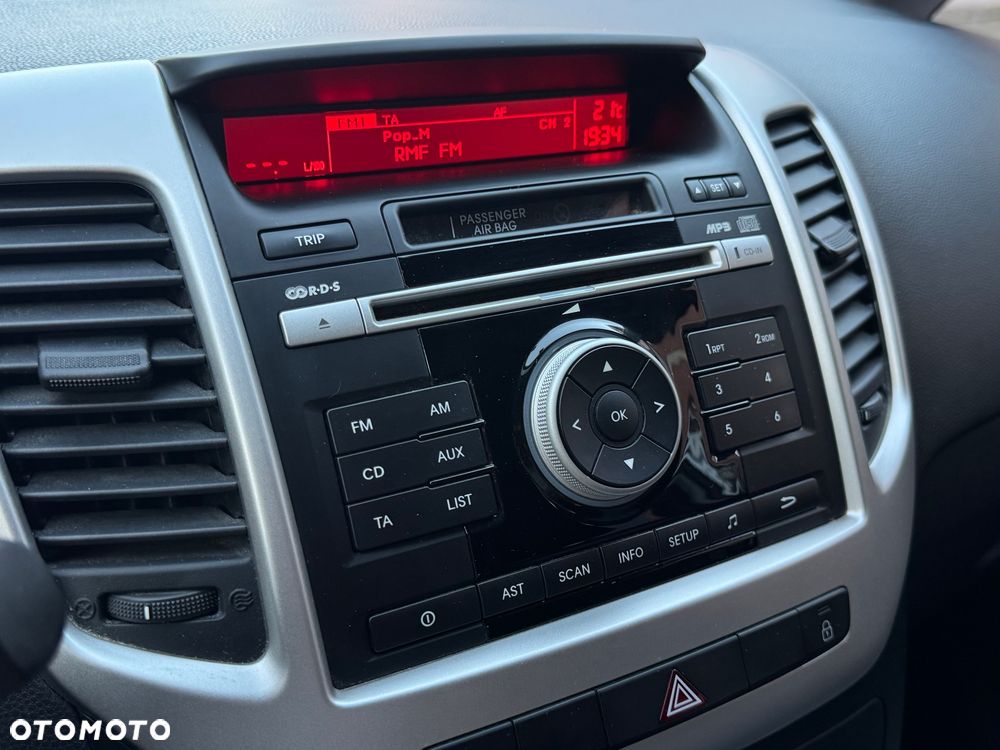 Kia Venga 1.6 L - 12