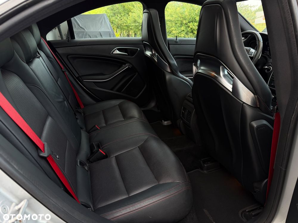 Mercedes-Benz CLA 45 AMG 4-Matic - 23