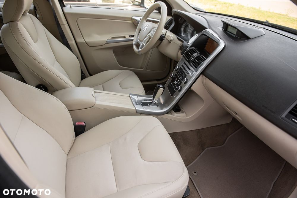 Volvo XC 60 D5 AWD Momentum - 32