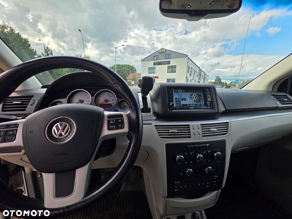 Volkswagen Routan - 16
