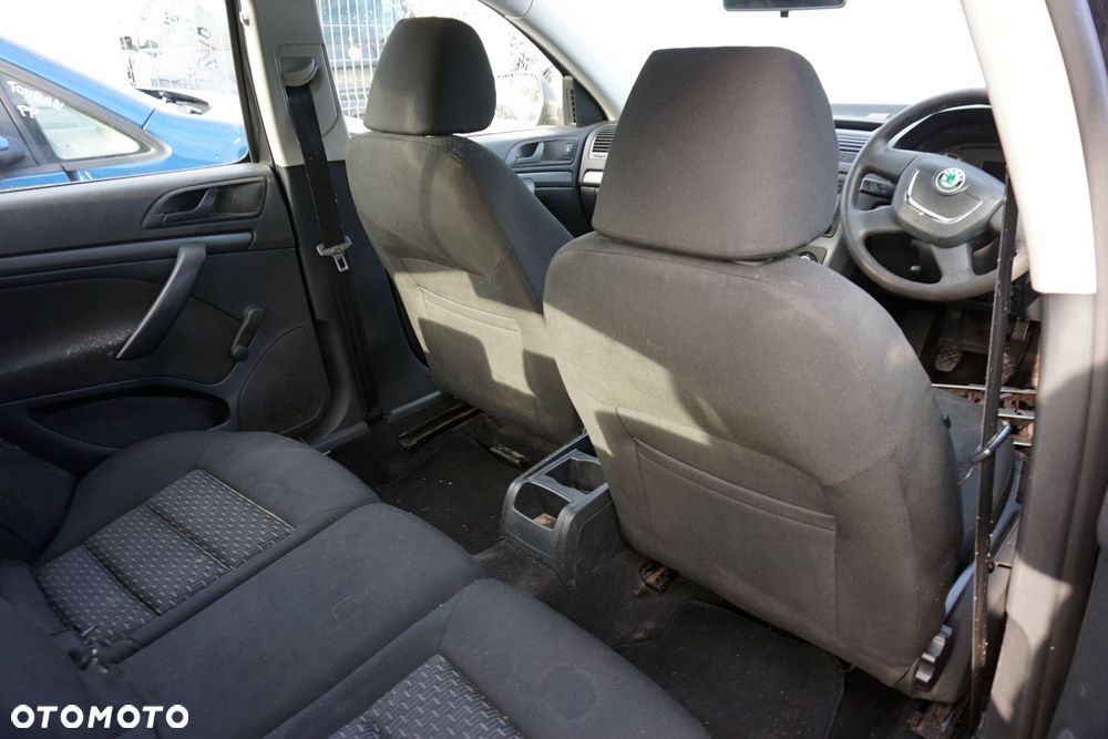 SKODA OCTAVIA II LIFT HB 2009 9910 1.4 TSI CAXA 122KM LHY CZARNY na części - 15