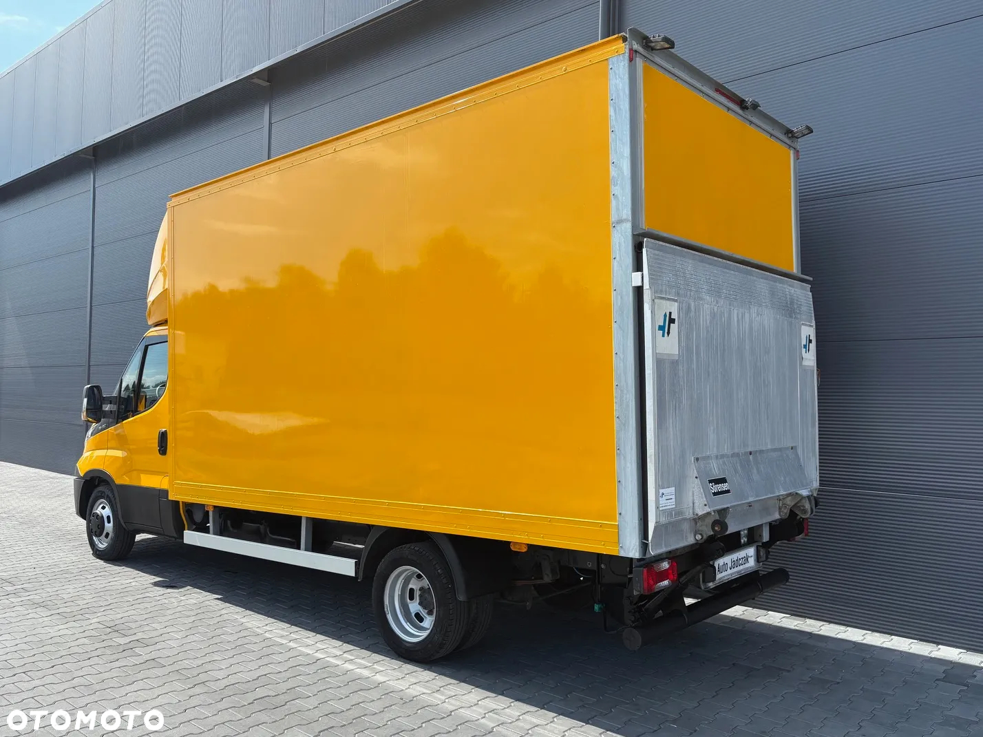 Iveco Daily 35C15 3.0 HPI Kontener 8 palet + winda 750kg + drzwi boczne **KLIMA**Kamera**Serwis**Sprowadzony**Bez AdBlue** - 4