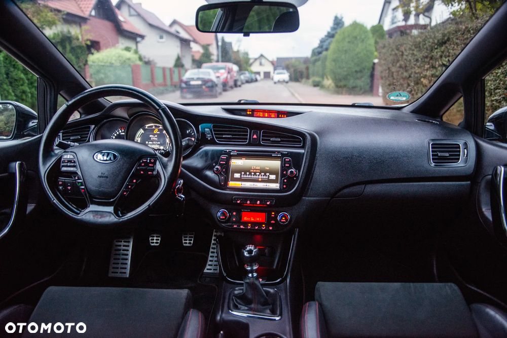 Kia Ceed 1.6 T-GDI GT - 30