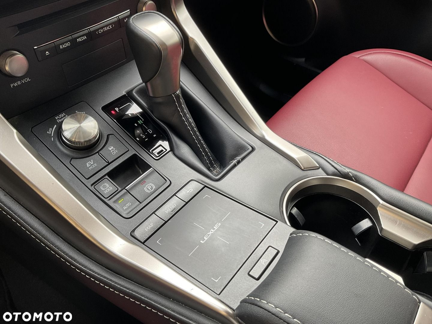 Lexus NX 300h F Impression AWD - 30