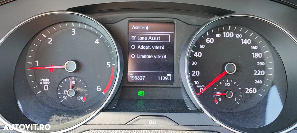 Volkswagen Passat 2.0 TDI SCR DSG Conceptline - 16