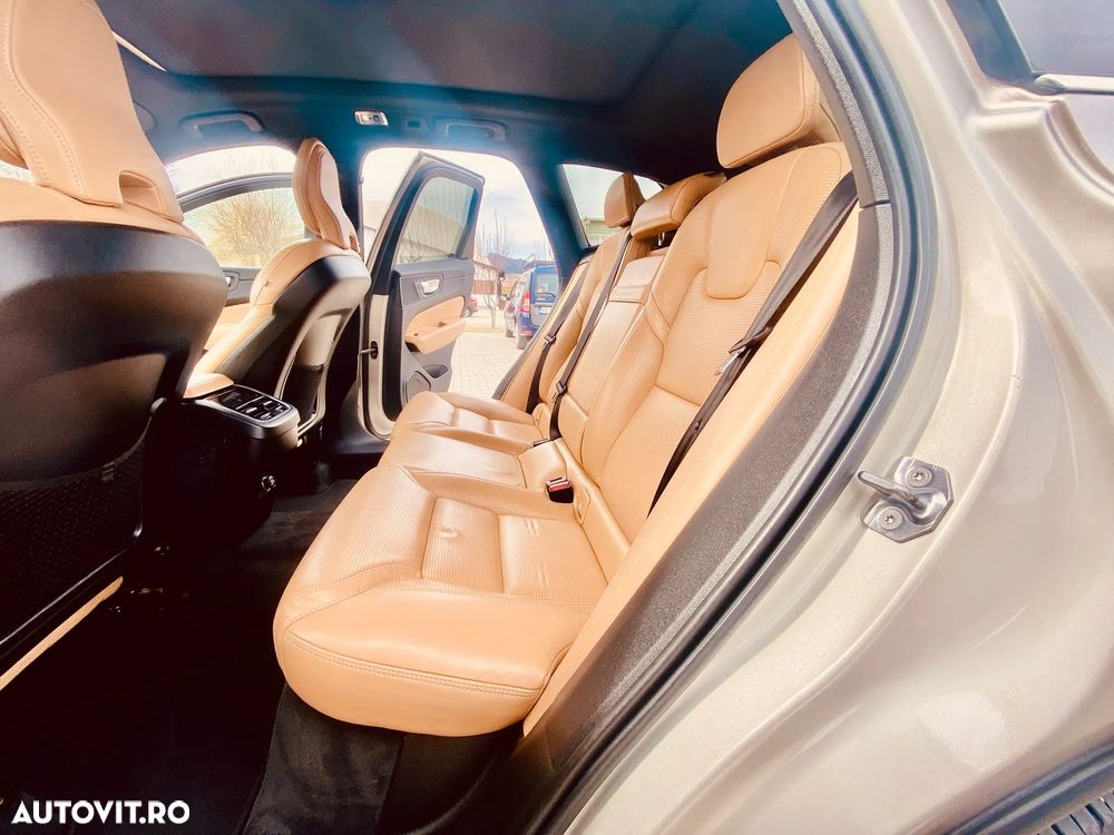 Volvo XC 60 D5 AWD Inscription - 10