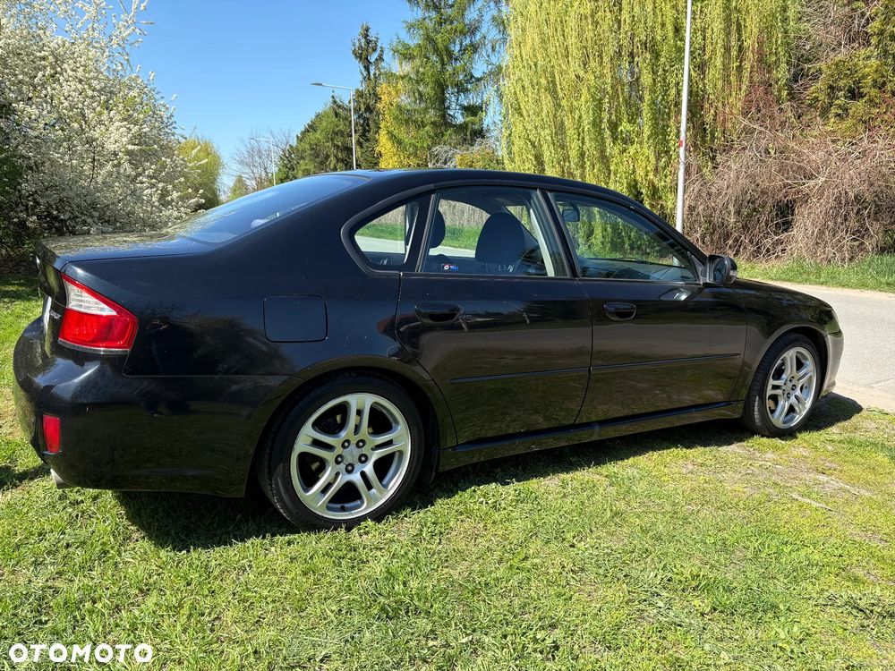 Subaru Legacy 2.0R Trend - 12