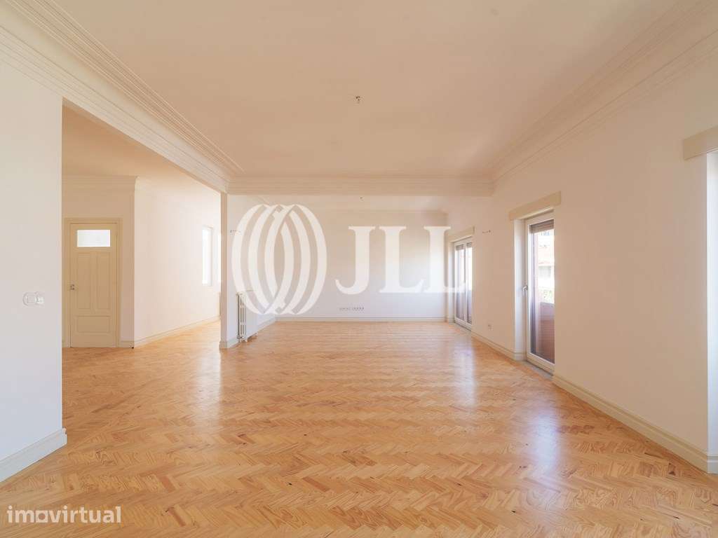 Apartamento T5, com pátio, junto ao Mercado do Bolhão - Grande imagem: 4/26