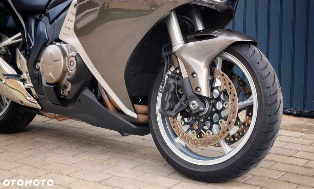 Honda VFR - 6