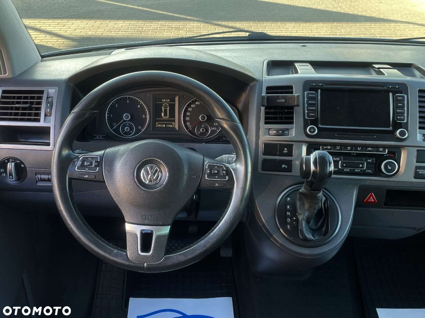 Volkswagen Caravelle - 23
