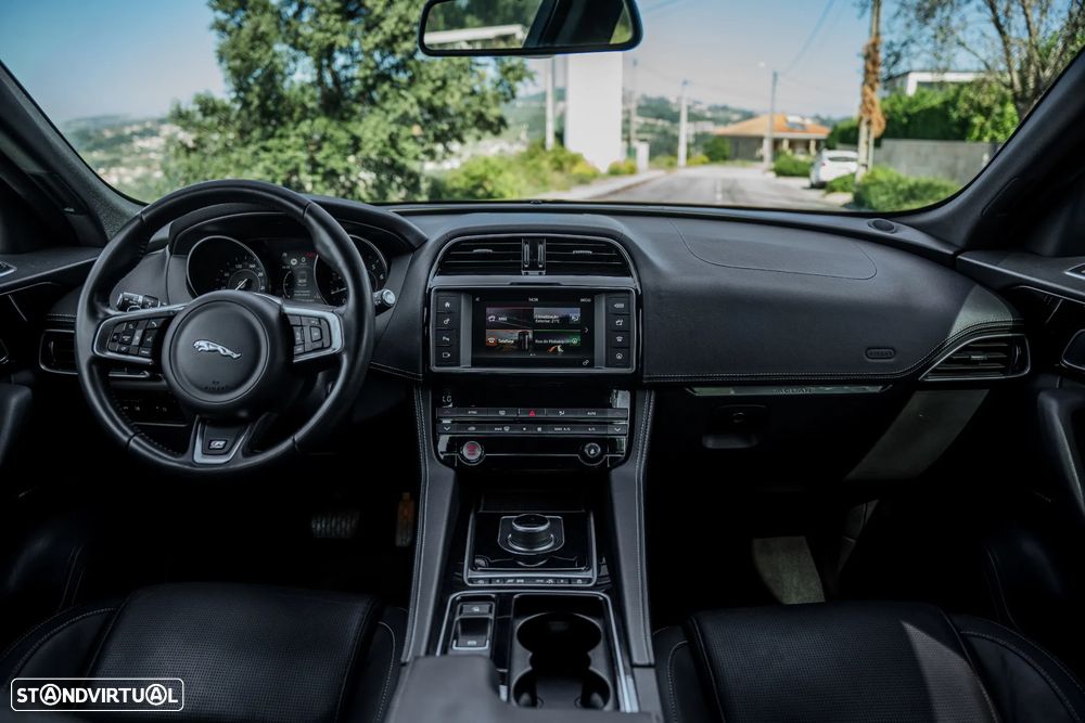 Jaguar F-Pace 2.0 i4 R-Sport AWD Aut. - 22