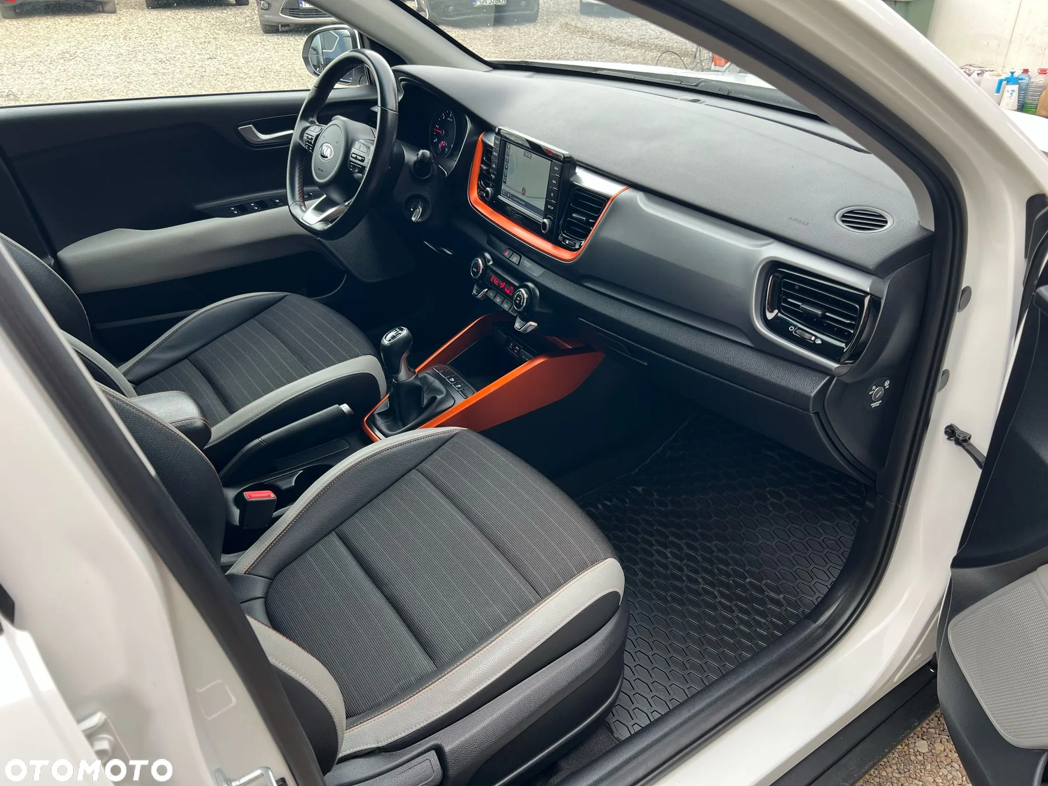 Kia Stonic 1.6 CRDi SCR L - 17
