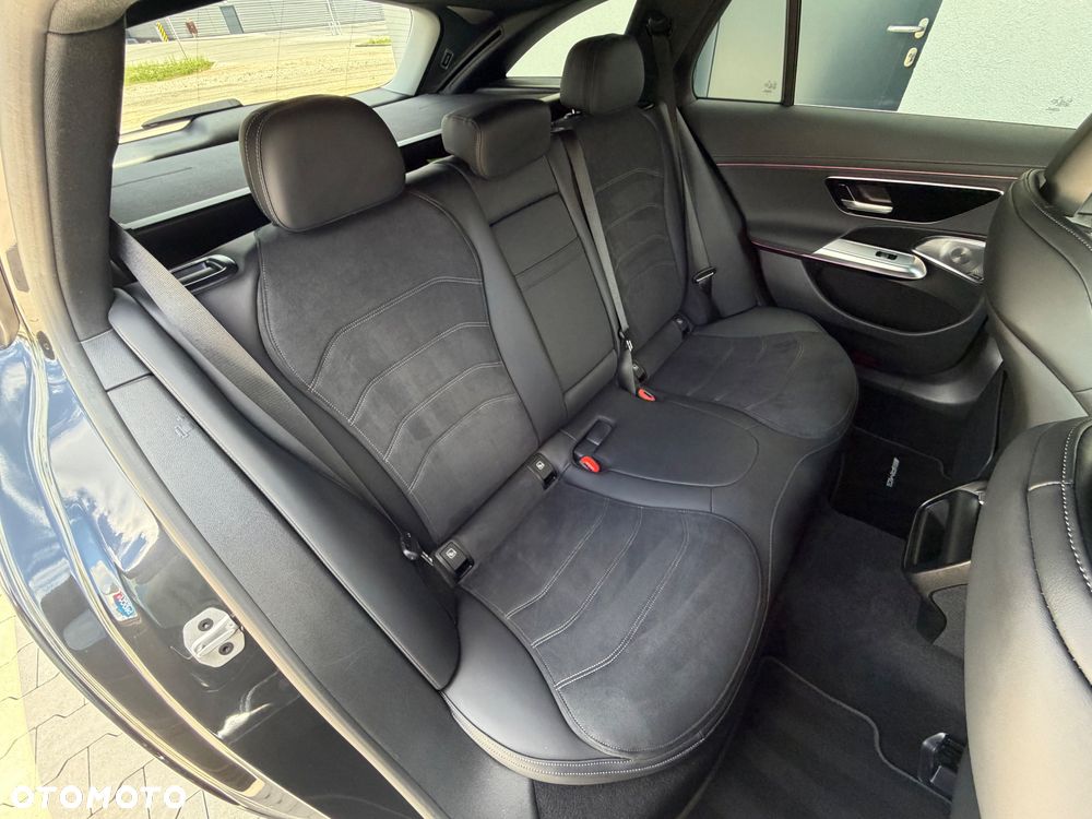 Mercedes-Benz Klasa E 300de 4Matic 9G-TRONIC AMG Line NIGHT Edition - 24
