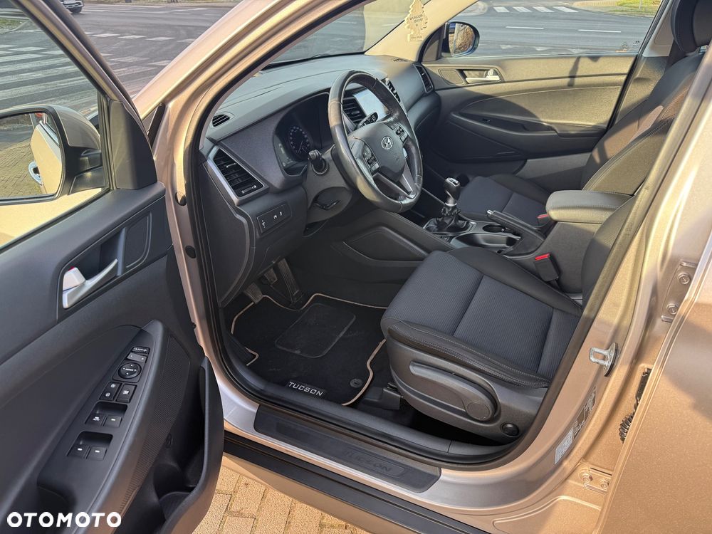 Hyundai Tucson 1.7 CRDI BlueDrive TourdePologne 2WD - 11