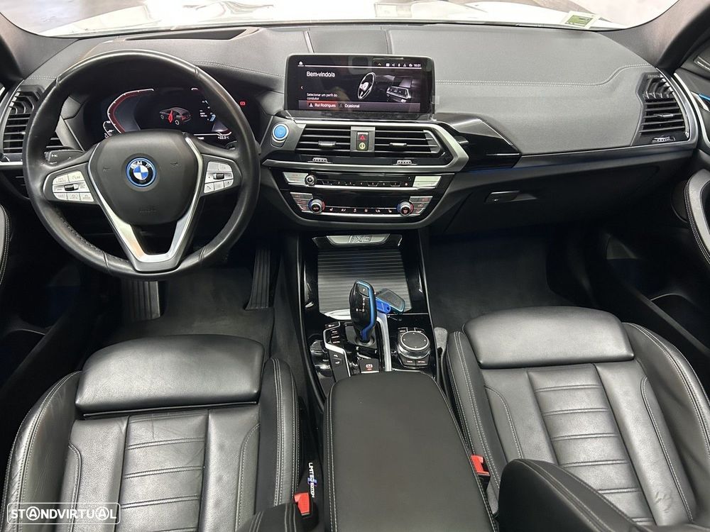 BMW iX3 - 12