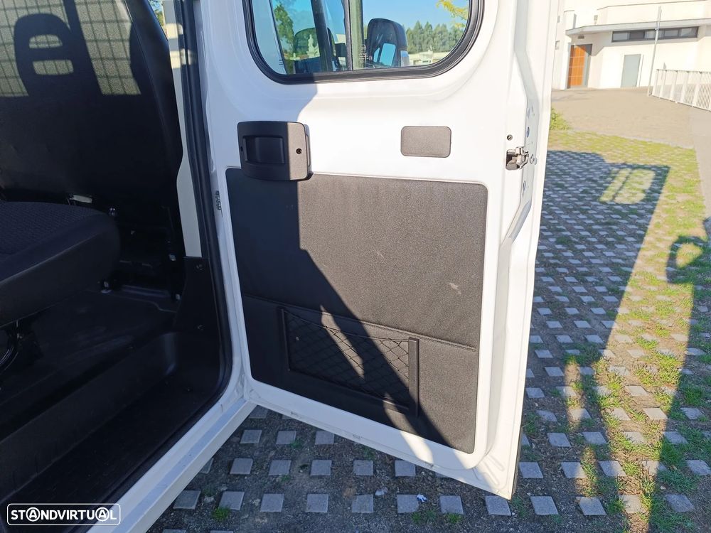 Peugeot Boxer Cabine Dupla 2.2 BlueHDi (6 Lugares) - 18