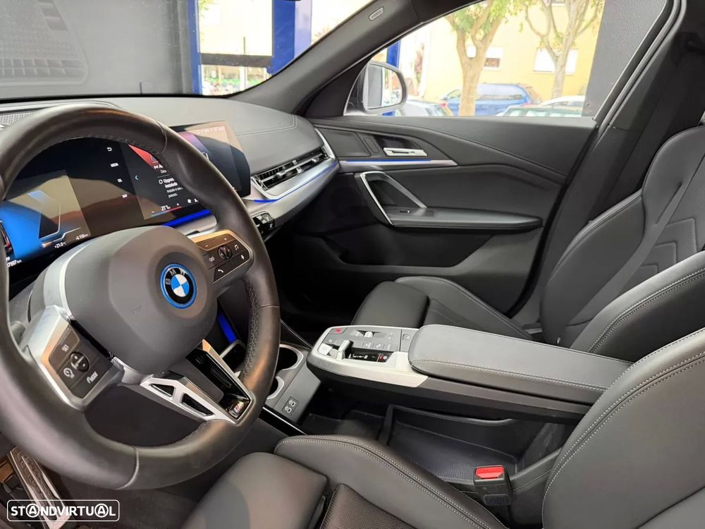 BMW iX2 eDrive20 Pack Desportivo M - 33
