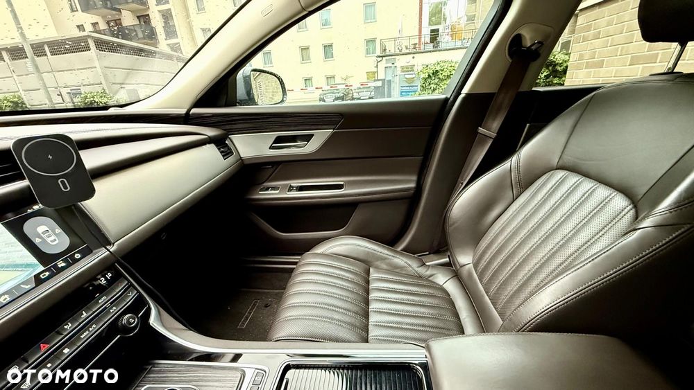 Jaguar XF 2.0 i4D AWD Prestige - 3