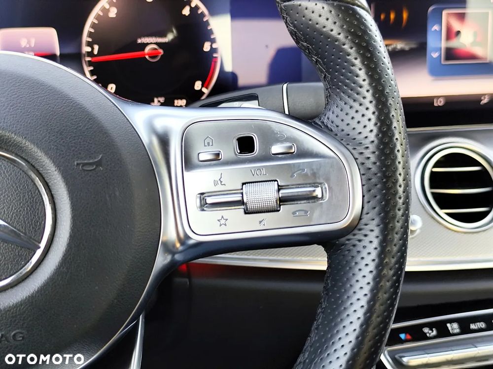 Mercedes-Benz Klasa E 220 d 4-Matic 9G-TRONIC - 18