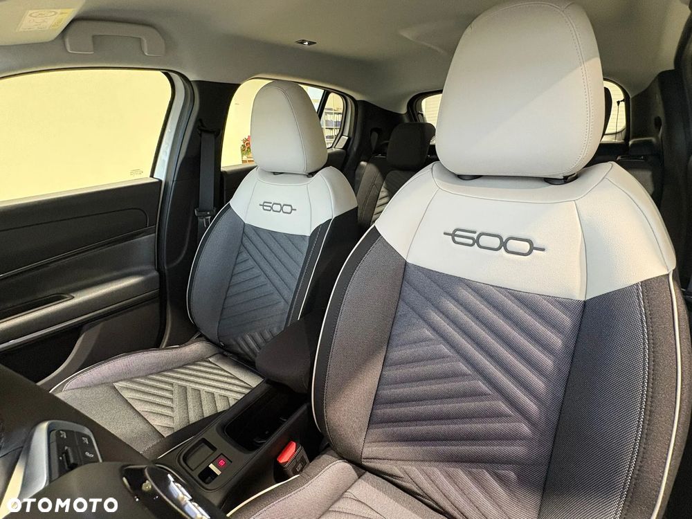 Fiat 600 1.2 Turbo Icon eDCT - 12