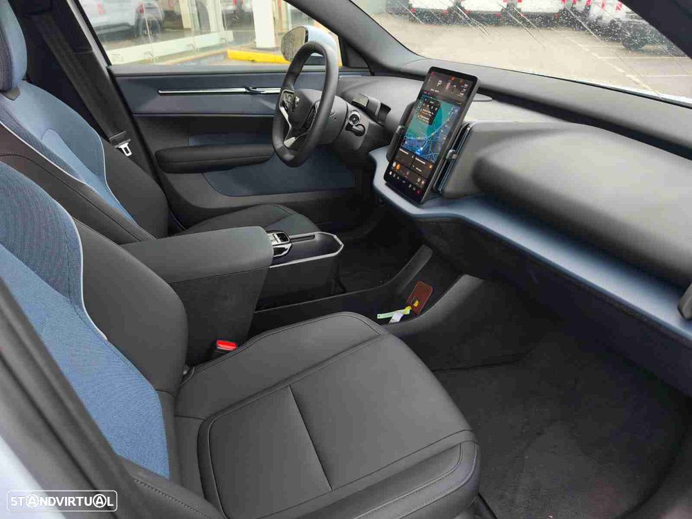 Volvo EX30 69 kWh Single Motor Extended Range Core - 8