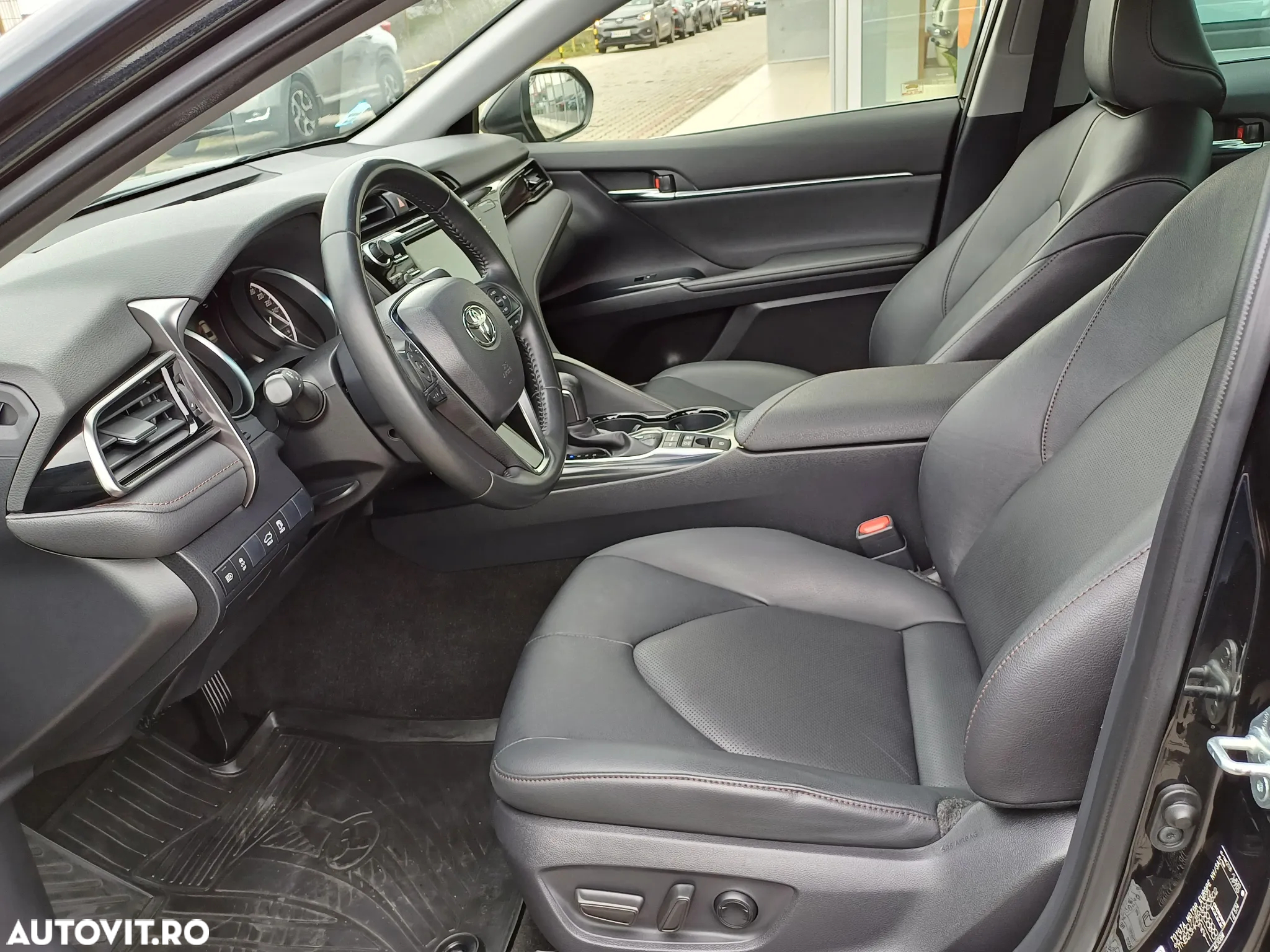 Toyota Camry 2.5 Hybrid Business - 9