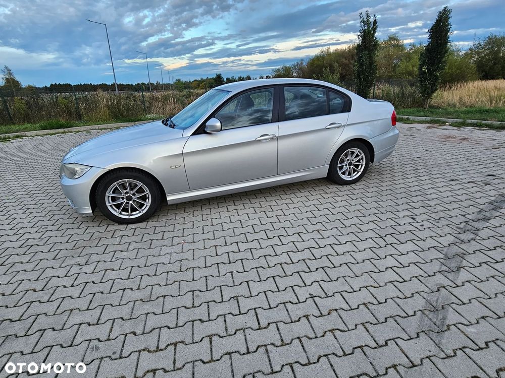 BMW Seria 3 318i - 10