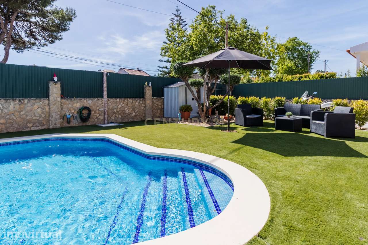 Moradia T4 renovada com piscina de água salgada na Marisol | Lote 500 - Grande imagem: 4/60