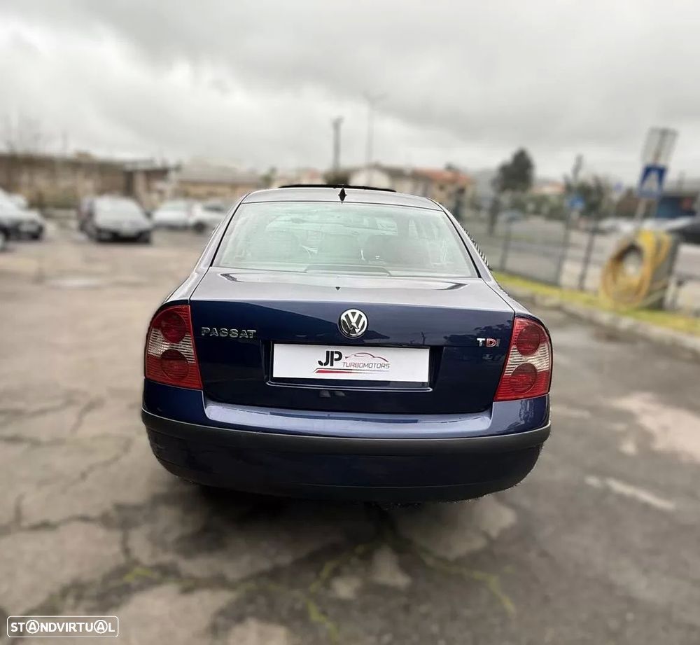 VW Passat 1.9 TDi Highline - 7