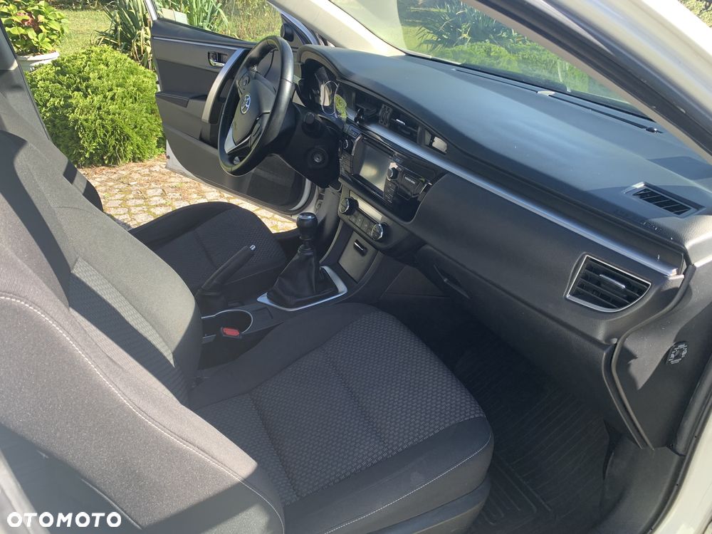 Toyota Corolla 1.4 D-4D Premium - 12