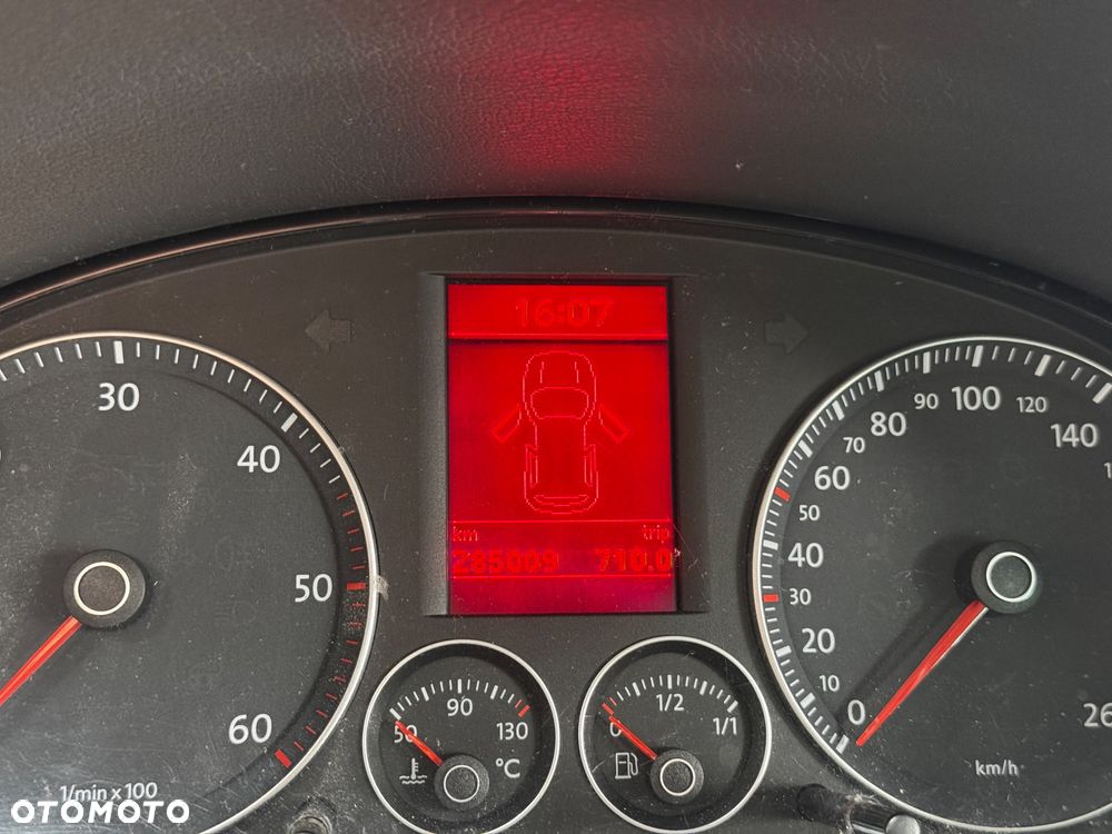 Volkswagen Touran 1.9 TDI DPF Trendline DSG - 25