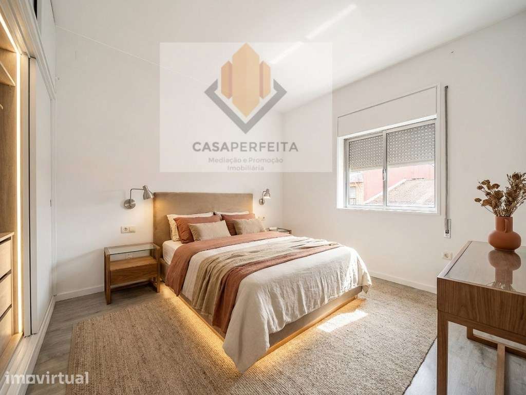 Apartamento T3 de 2 Frentes com Varanda - Antas - Junto à Praça Vel... - Grande imagem: 2/38