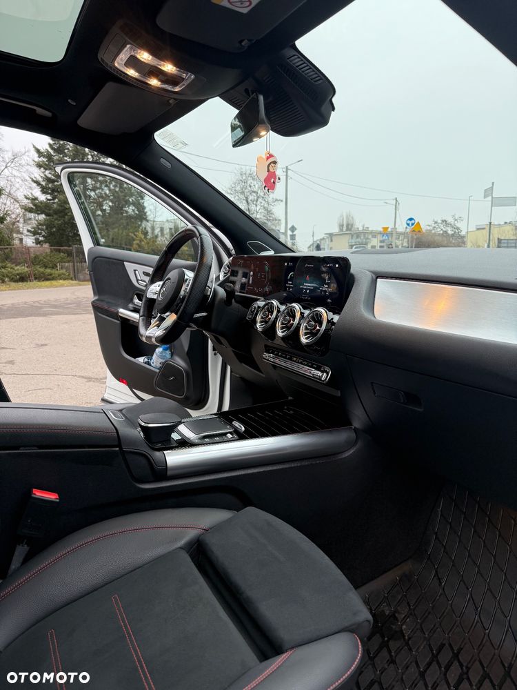 Mercedes-Benz GLA - 16