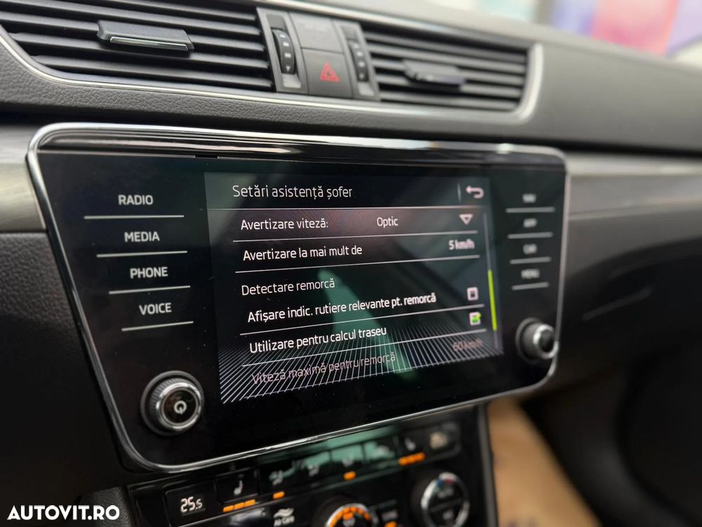 Skoda Superb Combi 2.0 TDI DSG Premium Edition - 20