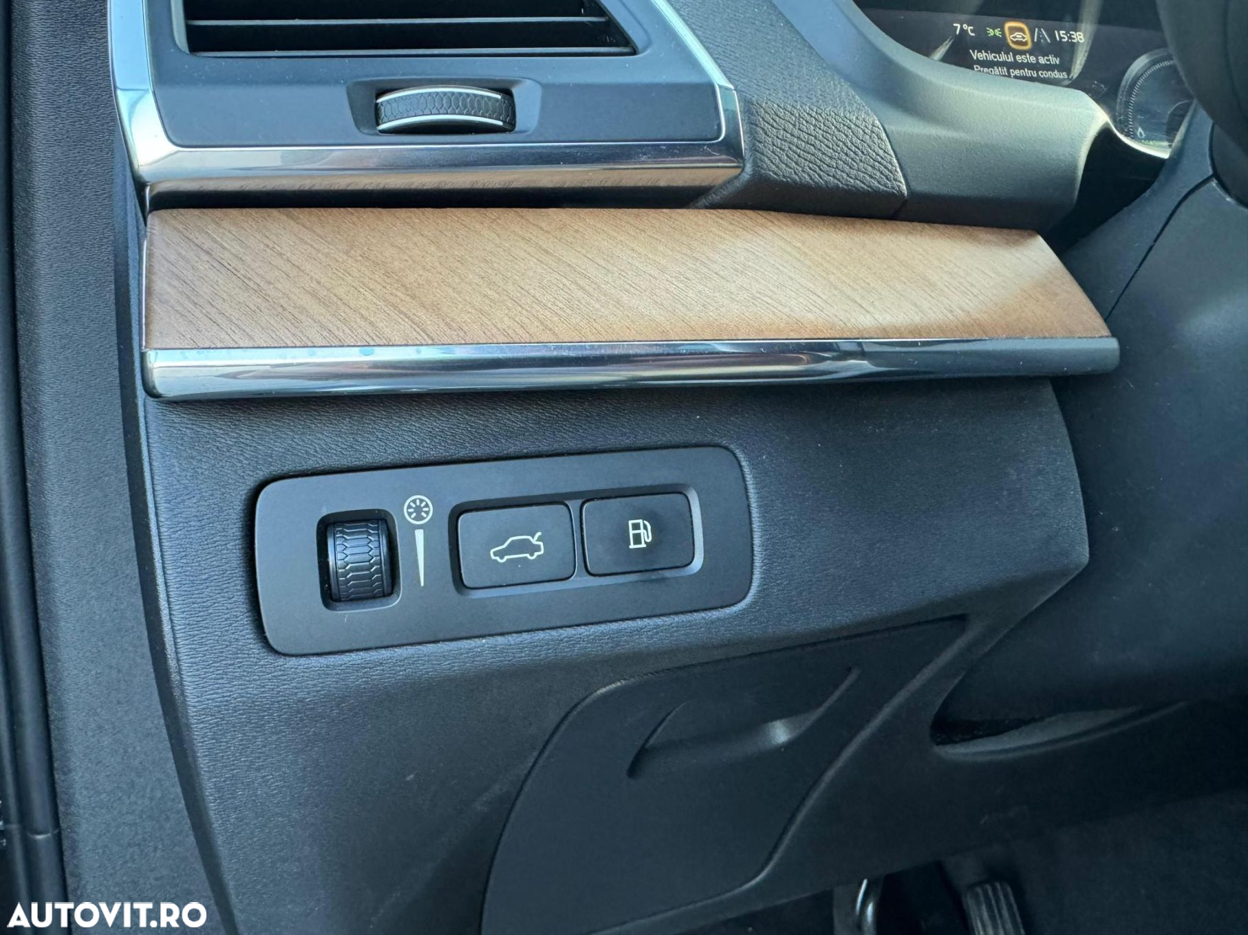 Volvo XC 90 T8 AWD Twin Engine Geartronic Momentum - 30