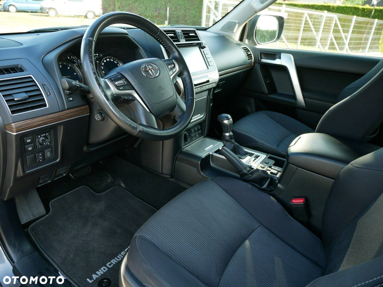 Toyota Land Cruiser - 13