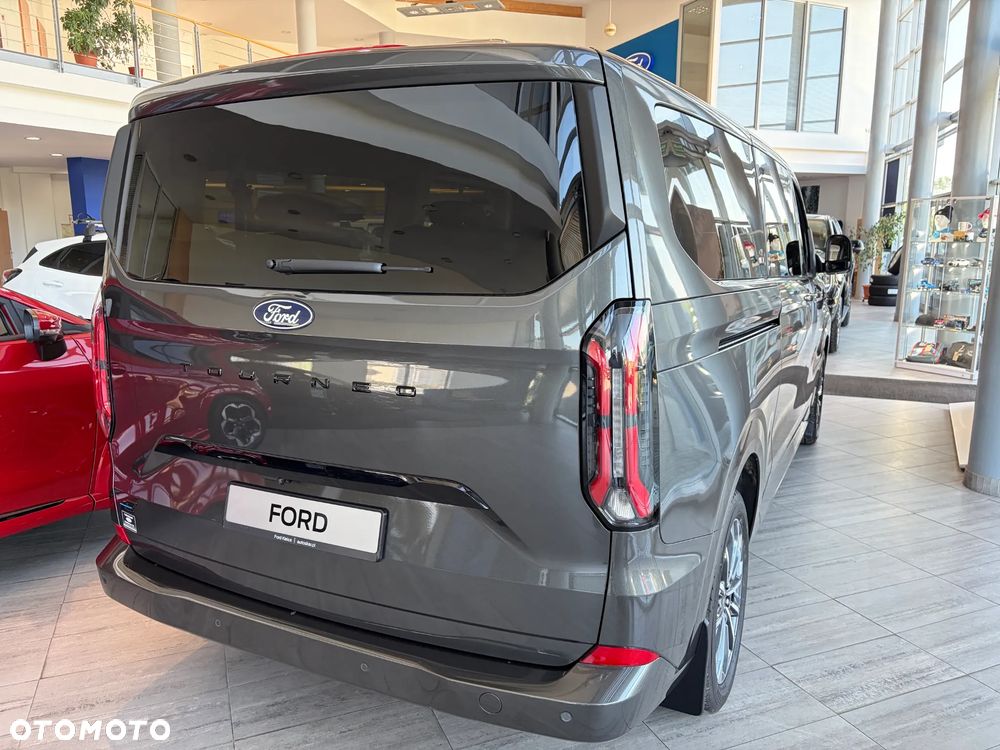 Ford E-Tourneo Custom - 2